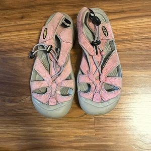 Keens size 4 pink closed toe sandal GUC